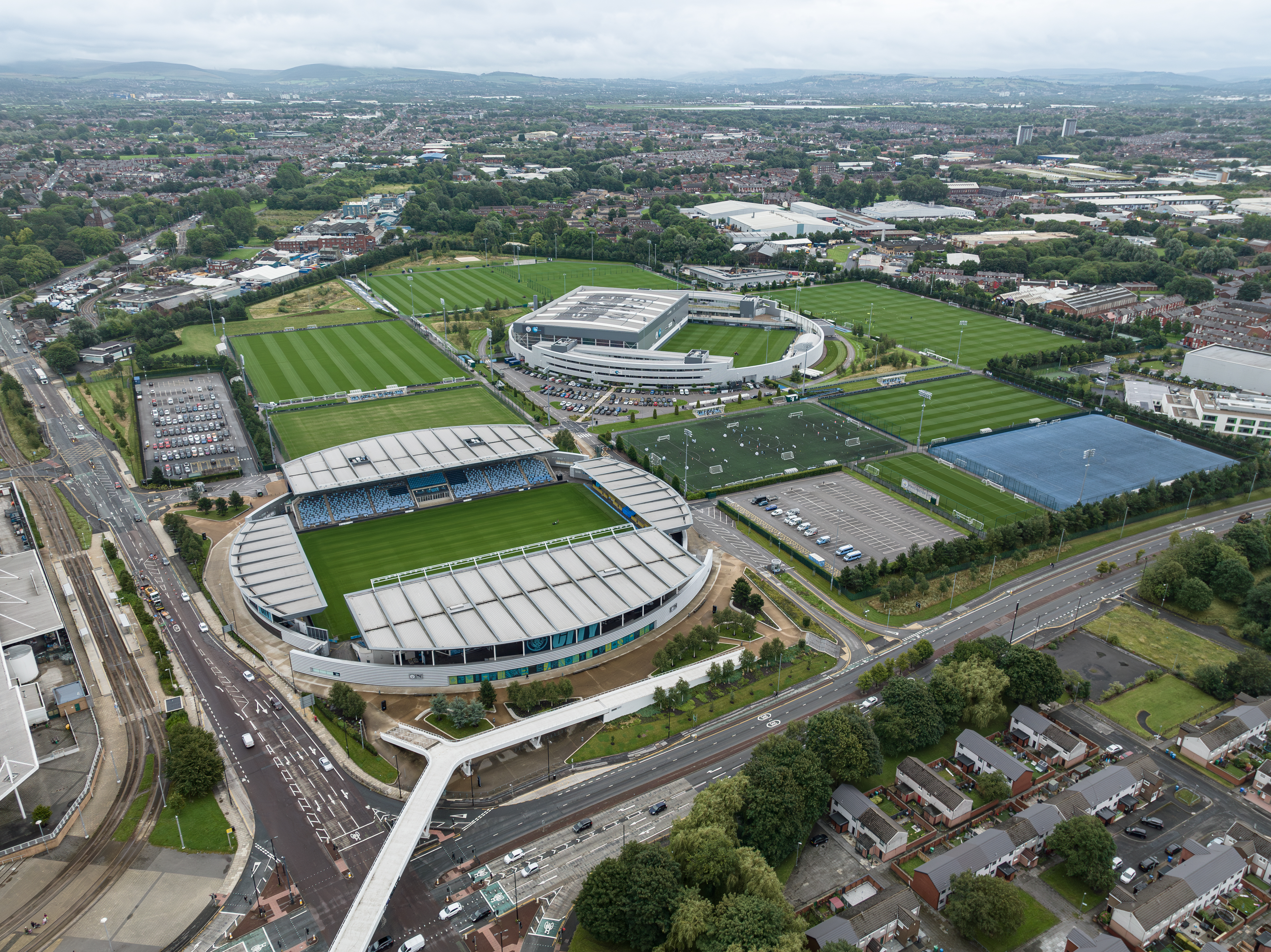 Sân vận động Etihad: Từ đường chạy điền kinh đến biểu tượng của Manchester City